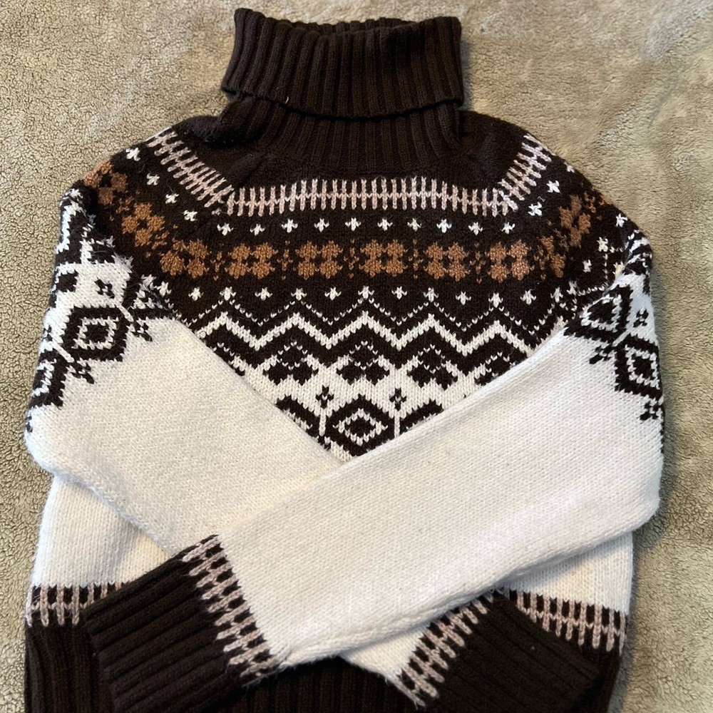 American Eagle Sweater!